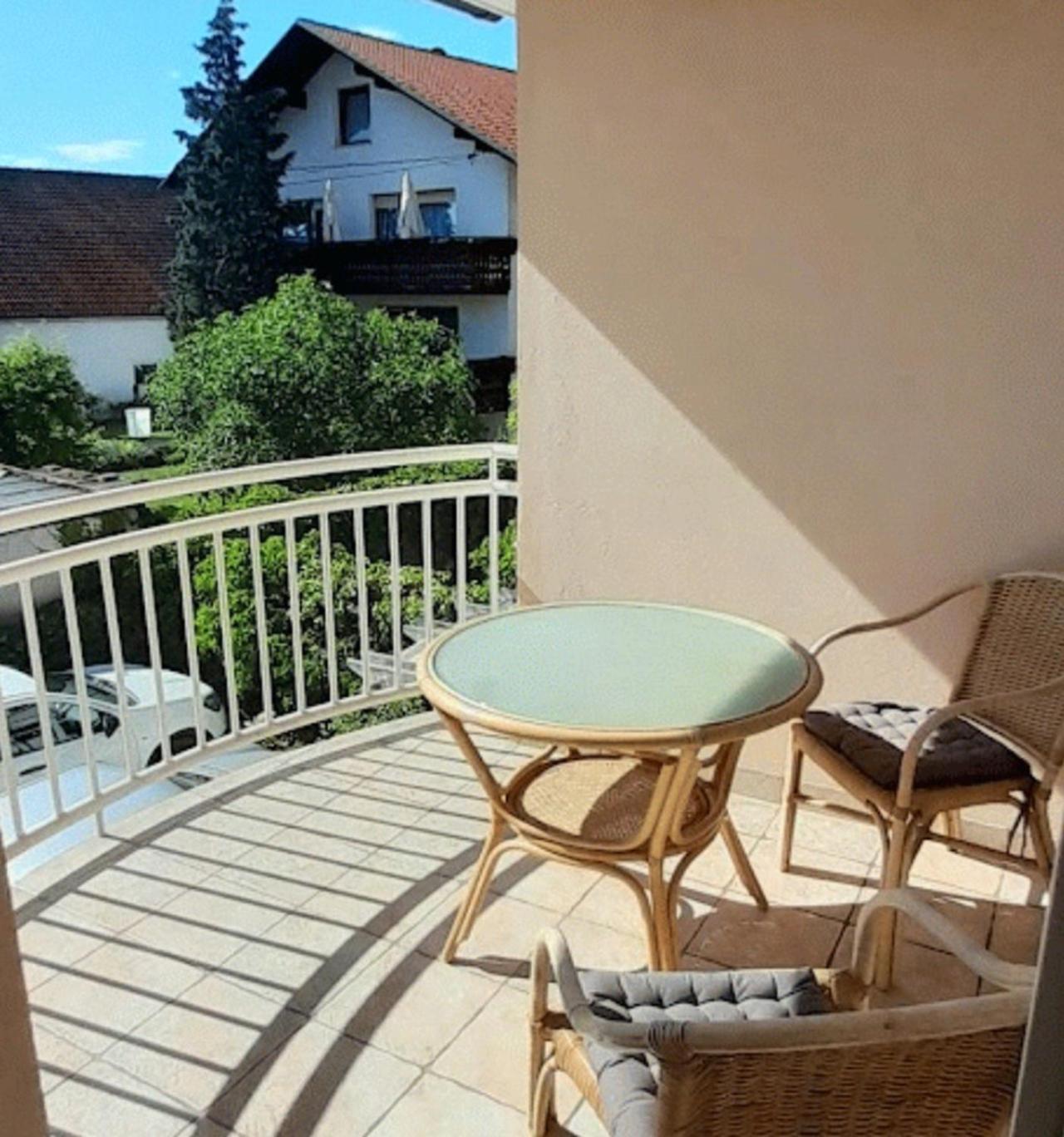Pina Apartament *